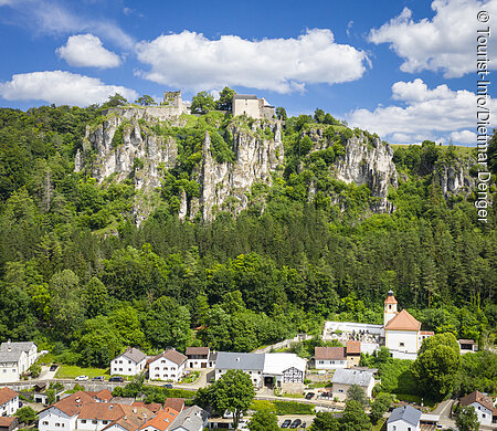 Schloss und Ruine Arnsberg (Kipfenberg, Naturpark Altmühltal)